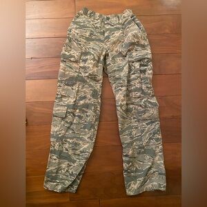 The perfect camo cargo pants!